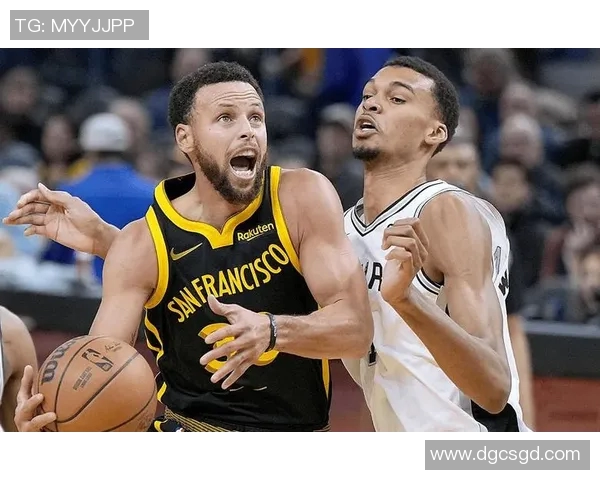 库里49分罚球制胜，勇士团队配合力克文班亚马26+12迎杯赛首胜